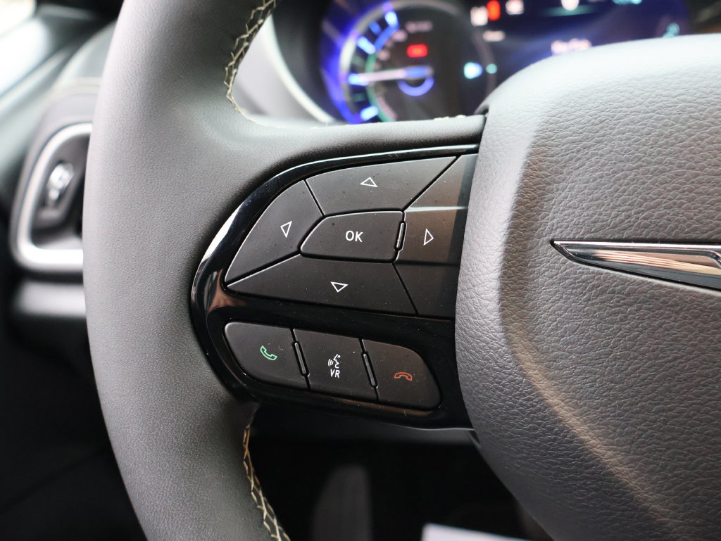Used 2024 Chrysler Pacifica Limited FWD image 22