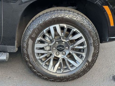 Used 2025 Chevrolet Tahoe Z71 AWD/4WD image 28
