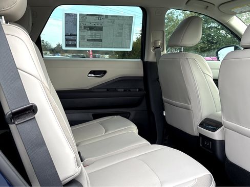 New 2026 Nissan Pathfinder SL image 13