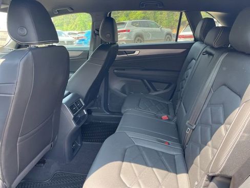 New 2026 Volkswagen Atlas Cross Sport SE FWD image 12