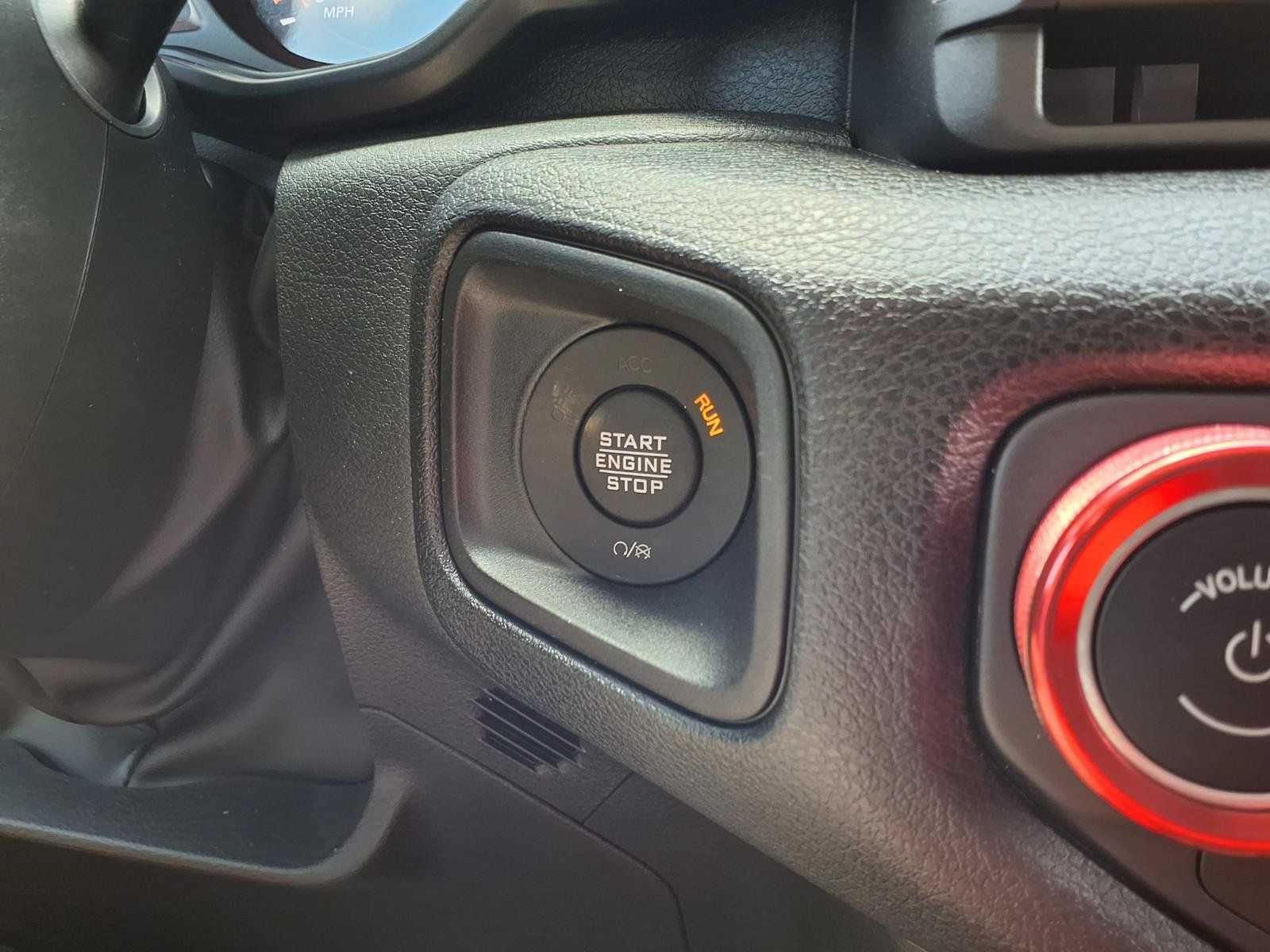Used 2025 Jeep Gladiator Sport AWD/4WD image 11