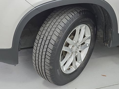 Used 2014 Kia Sorento LX image 29