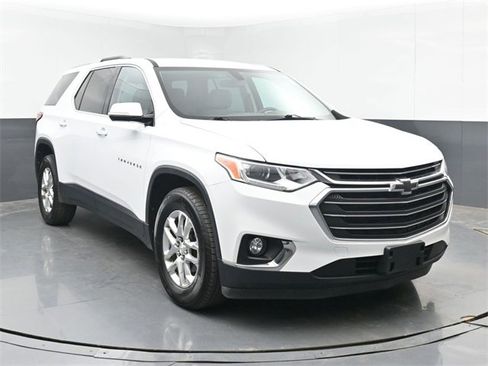 Used 2018 Chevrolet Traverse LT image 2