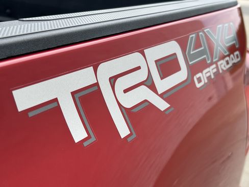 Certified 2018 Toyota Tacoma TRD Off-Road w/ Technology Package AWD/4WD image 10