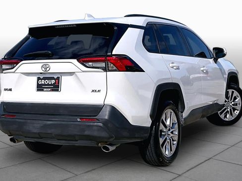 Used 2021 Toyota RAV4 XLE Premium FWD image 13