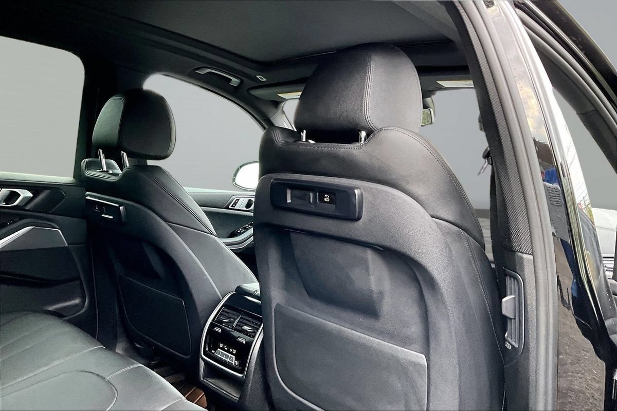 Used 2019 BMW X5 xDrive40i w/ Convenience Package AWD/4WD image 16