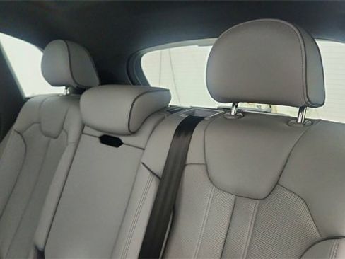 Used 2024 Audi Q5 e Prestige w/ Prestige Package image 32