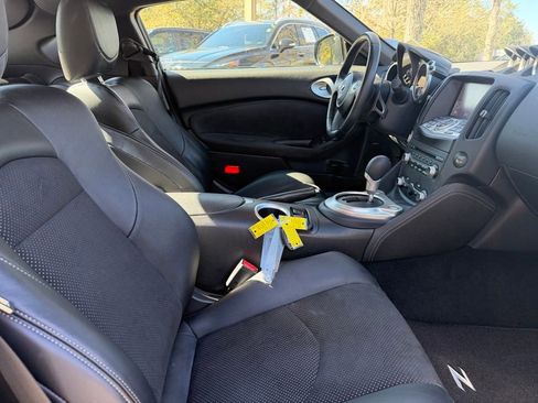 Used 2016 Nissan 370Z Touring image 7