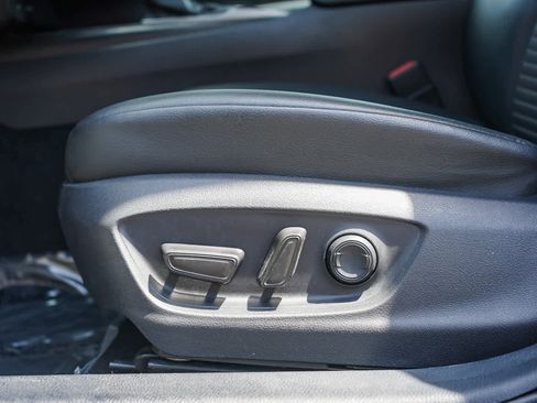 Used 2022 Toyota Camry SE w/ Carpet Mat Package (TMS) FWD image 19