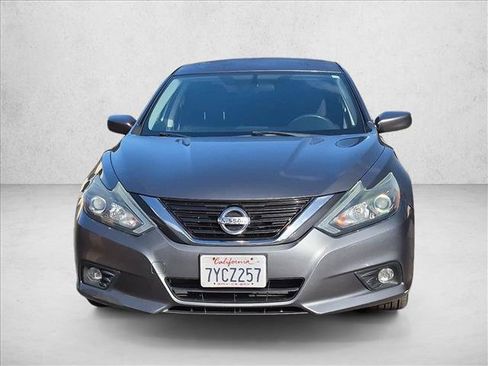 Used 2017 Nissan Altima 2.5 SR FWD image 2