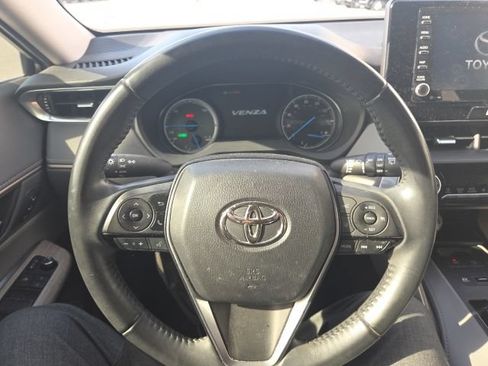 Used 2022 Toyota Venza XLE AWD/4WD image 14