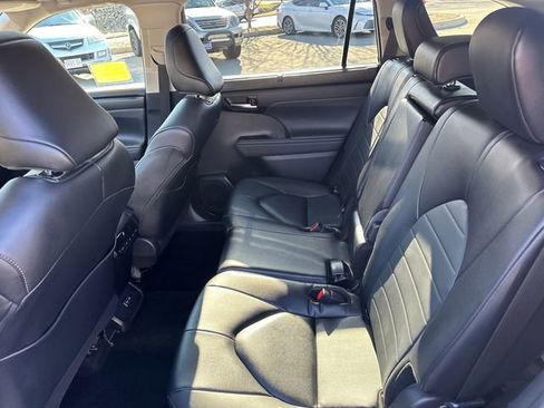 Certified 2024 Toyota Highlander XLE AWD/4WD image 21