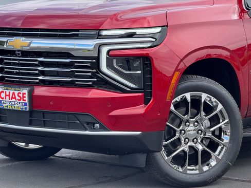 New 2026 Chevrolet Suburban Premier w/ Sun And Tow Package AWD/4WD image 3