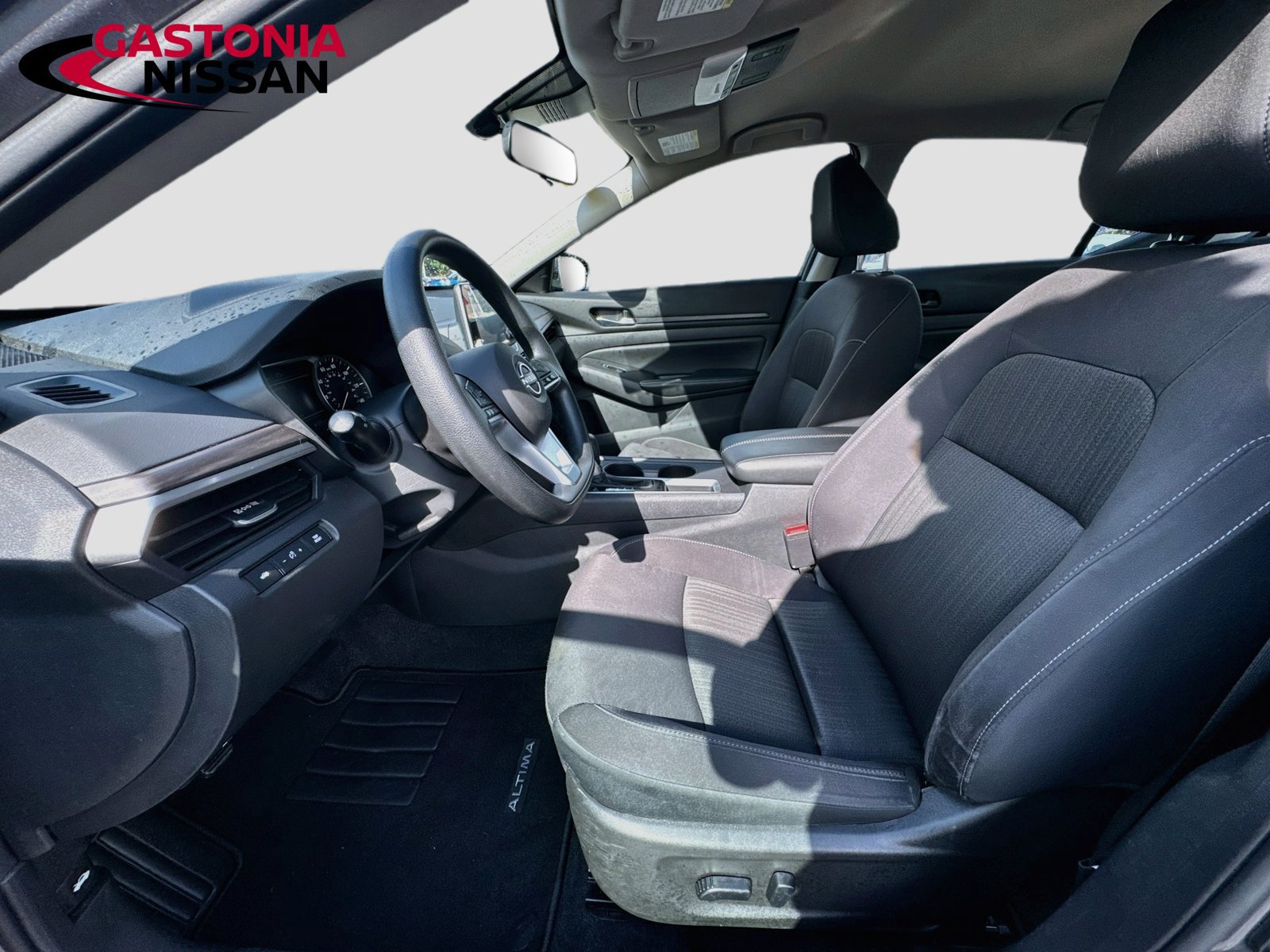 Used 2025 Nissan Altima 2.5 SV FWD image 26