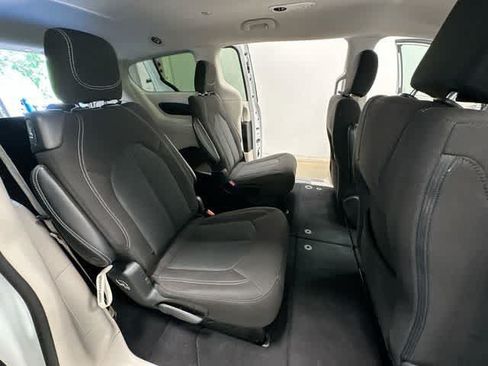 Used 2022 Chrysler Voyager LX FWD image 24