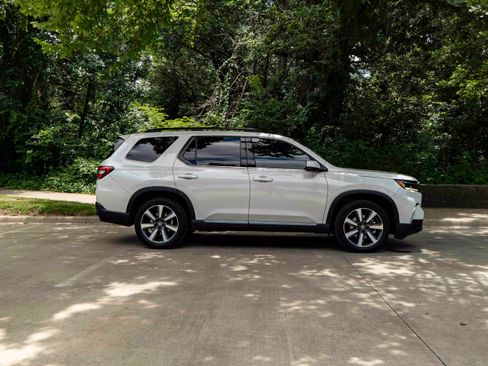 Used 2023 Honda Pilot Touring image 10