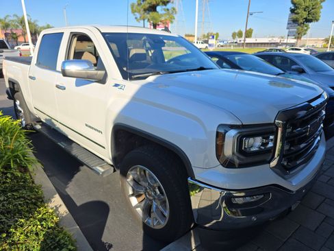 Used 2017 GMC Sierra 1500 SLT image 3