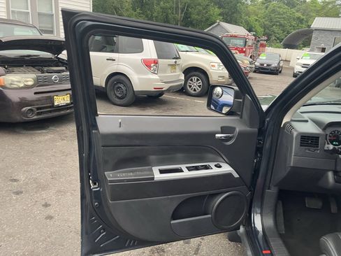 Used 2008 Jeep Patriot Limited AWD/4WD image 17