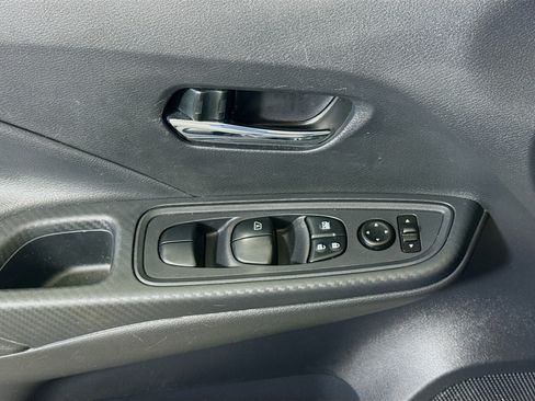 Used 2025 Nissan Versa SV w/ Trunk Package image 24