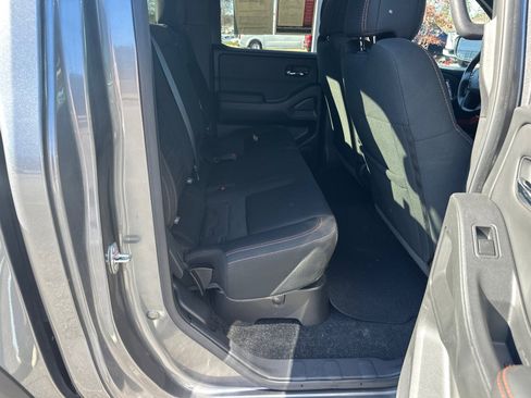 Used 2024 Nissan Frontier PRO-4X image 15