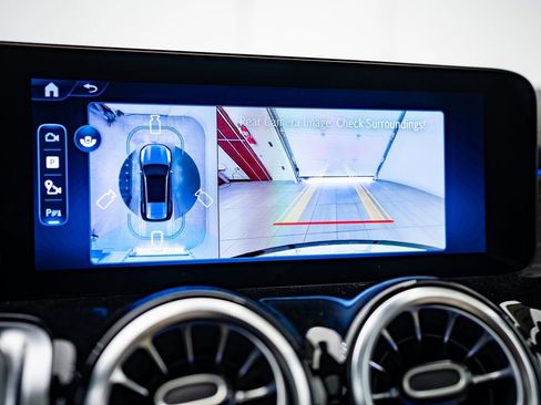 Used 2025 Mercedes-Benz GLB 250 4MATIC image 32