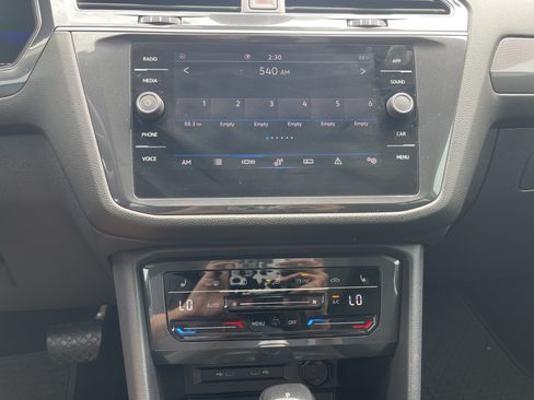Used 2023 Volkswagen Tiguan SE w/ Panoramic Sunroof Package FWD image 12