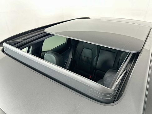 Certified 2023 Porsche Cayenne AWD/4WD image 22