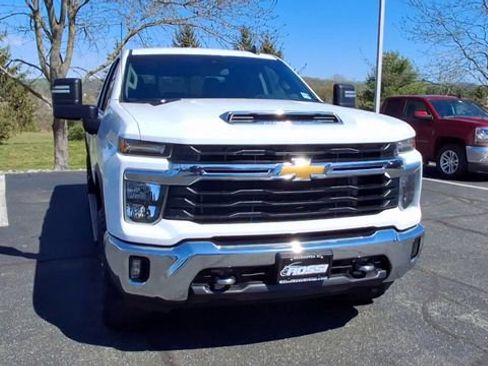 Certified 2025 Chevrolet Silverado 3500 LT w/ Convenience Package AWD/4WD image 3
