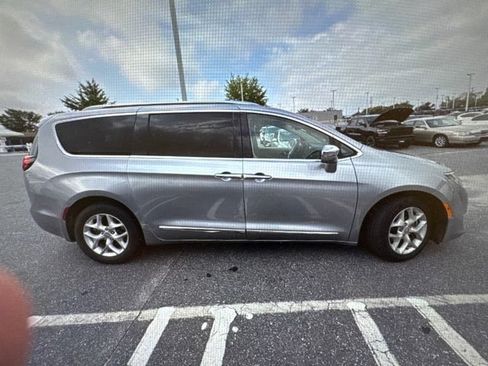 Used 2020 Chrysler Pacifica Limited FWD image 8