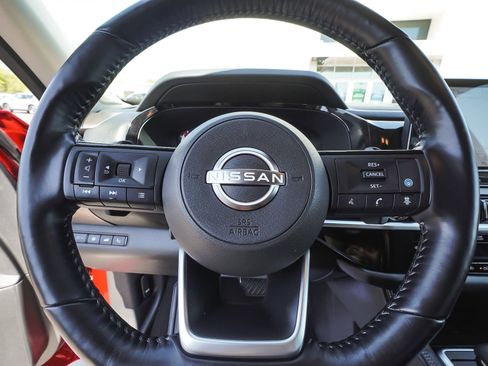 Used 2023 Nissan Pathfinder Platinum AWD/4WD image 17