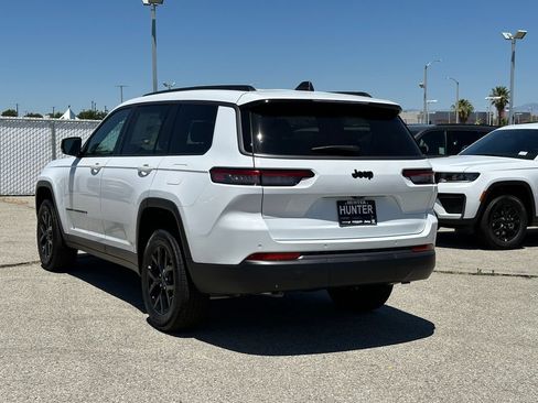 New 2026 Jeep Grand Cherokee L 2WD image 4