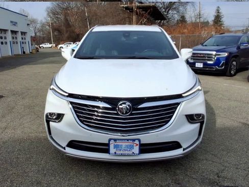 Certified 2024 Buick Enclave Essence image 3