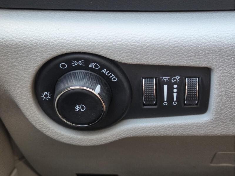Used 2024 Chrysler Pacifica Touring-L FWD image 31