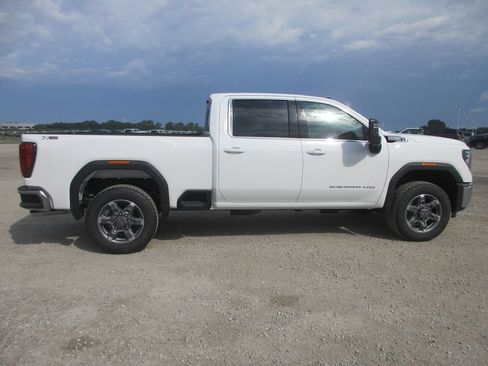 New 2026 GMC Sierra 2500 SLE w/ SLE Value Package; AWD/4WD image 3