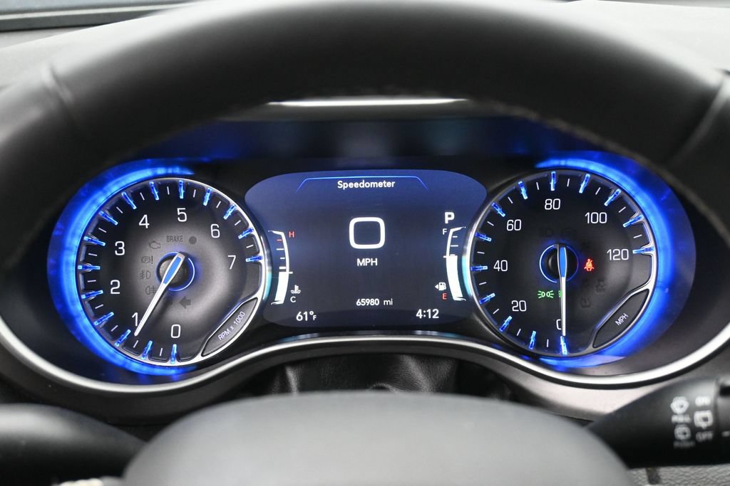 Used 2024 Chrysler Pacifica Touring-L FWD image 11