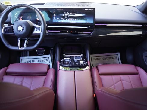 Used 2025 BMW 530i w/ M Sport Package RWD image 17