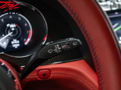 Used 2022 Bentley Bentayga image 37