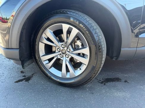 Used 2025 Ford Explorer Active w/ Active Comfort Package AWD/4WD image 2