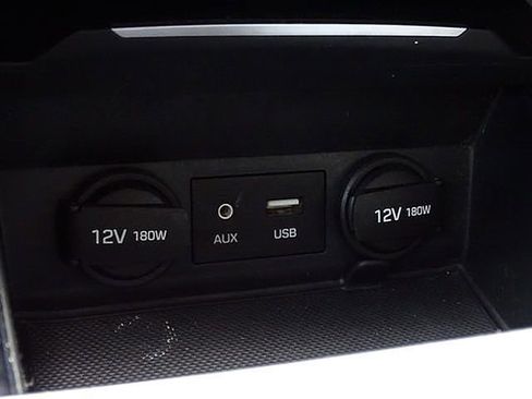 Used 2017 Hyundai Elantra SE image 29