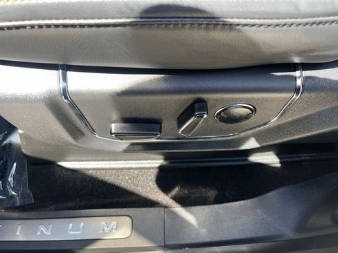 Used 2023 Ford Expedition Platinum AWD/4WD image 42