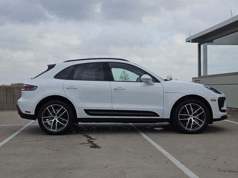 Used 2025 Porsche Macan image 9