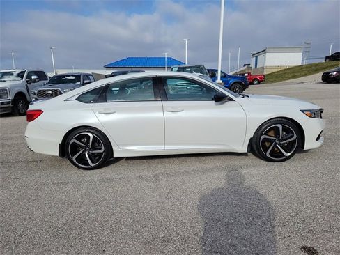 Used 2022 Honda Accord Sport image 3