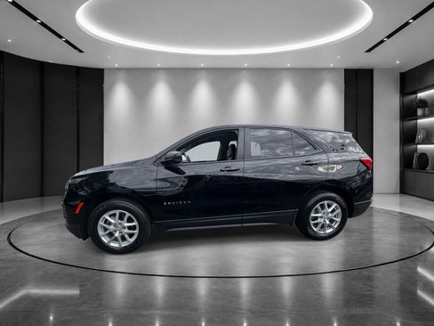 Certified 2024 Chevrolet Equinox LS w/ LS Convenience Package AWD/4WD image 3