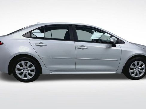 Used 2021 Toyota Corolla LE image 9