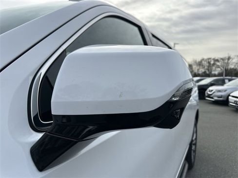 Used 2025 GMC Yukon XL Denali image 10