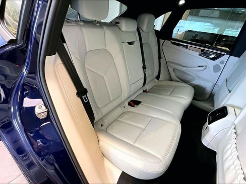 Used 2022 Porsche Macan w/ Premium Package Plus image 20