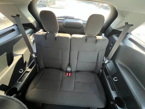 Used 2024 Ford Explorer XLT AWD/4WD image 22