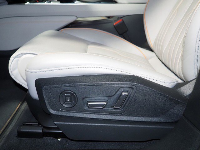 Used 2024 Audi Q8 e-tron Prestige AWD/4WD image 70
