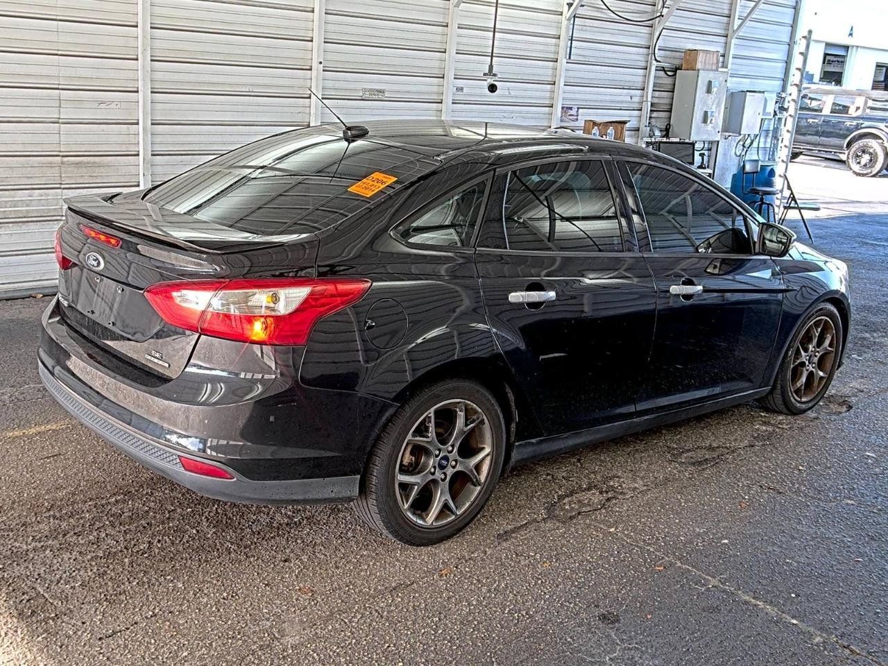 Used 2014 Ford Focus SE w/ Equipment Group 201A FWD image 3