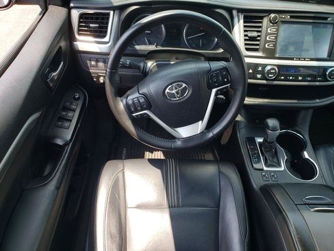 Used 2017 Toyota Highlander SE AWD/4WD image 14
